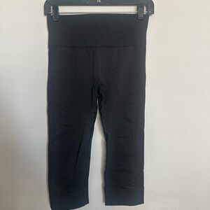 Lululemon Seamless Mesh-Panel High-Rise
Cropped Leggings - Black